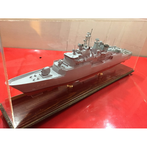 TCG FATİH   F242   maketi  ... 52 cm
